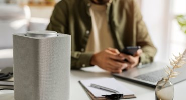 Россиян призвали отключать умные колонки при обсуждении чувствительной информации