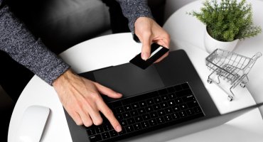 Немкин: мошенники используют фейковые боты для обмена валют