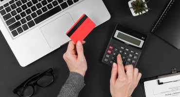 В МВД рассказали об опасности отправки закрашенные фото банковских карт