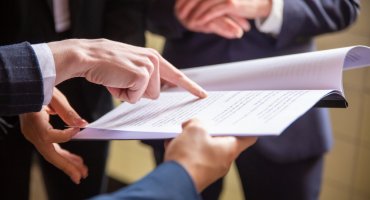 Минцифры поддержало идею, разъяснять новые законы на &laquo;Госуслугах&raquo;